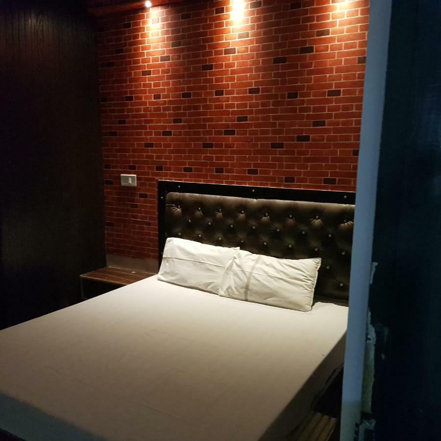 Hotel Varanasi Ganges Екстериор снимка