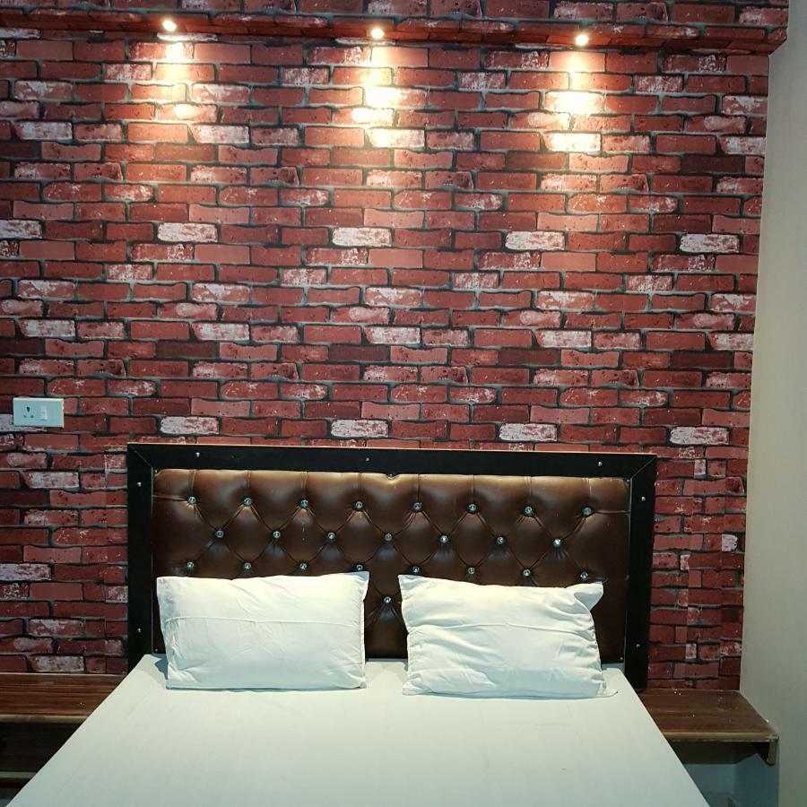 Hotel Varanasi Ganges Екстериор снимка