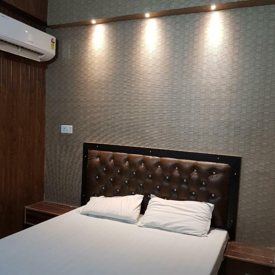 Hotel Varanasi Ganges Екстериор снимка