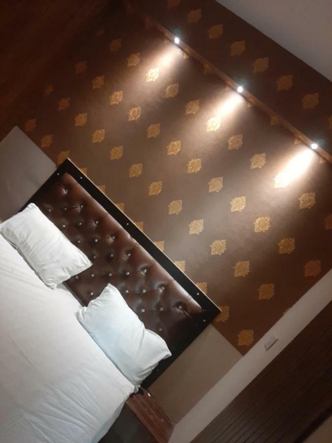 Hotel Varanasi Ganges Екстериор снимка