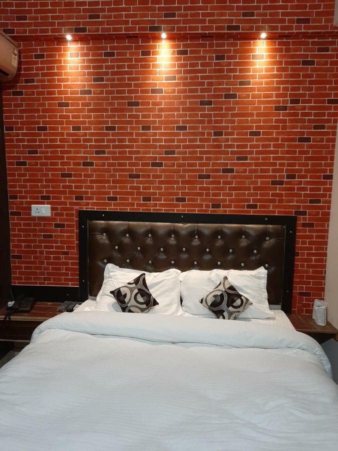 Hotel Varanasi Ganges Екстериор снимка
