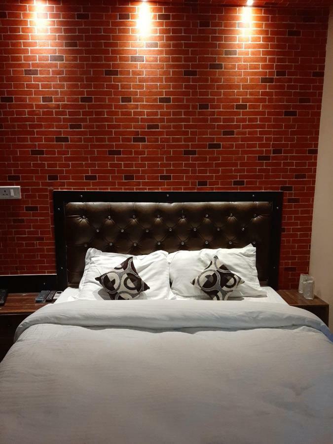 Hotel Varanasi Ganges Екстериор снимка