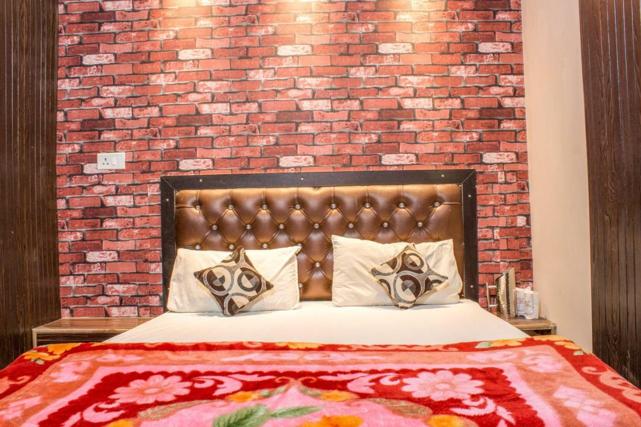 Hotel Varanasi Ganges Екстериор снимка