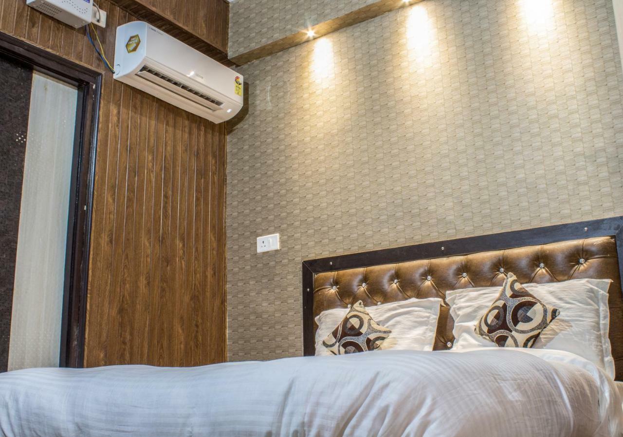 Hotel Varanasi Ganges Екстериор снимка