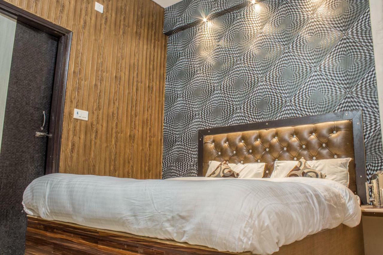 Hotel Varanasi Ganges Екстериор снимка
